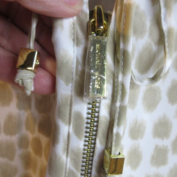 NWT~MICHAEL KORS~ SIZE 10~FRONT GOLD ZIPPER AND DRAWSTING, LINED, SIDE SLI - Picture 3 of 9